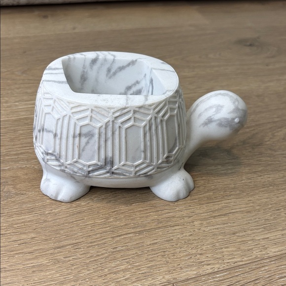 Bath And Body Works Marble-Effect Turtle Soap Dish - White Gray - Picture 2 of 8